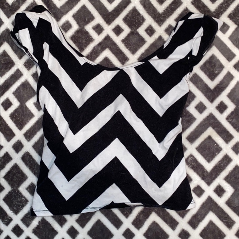 Black and white chevron crop
